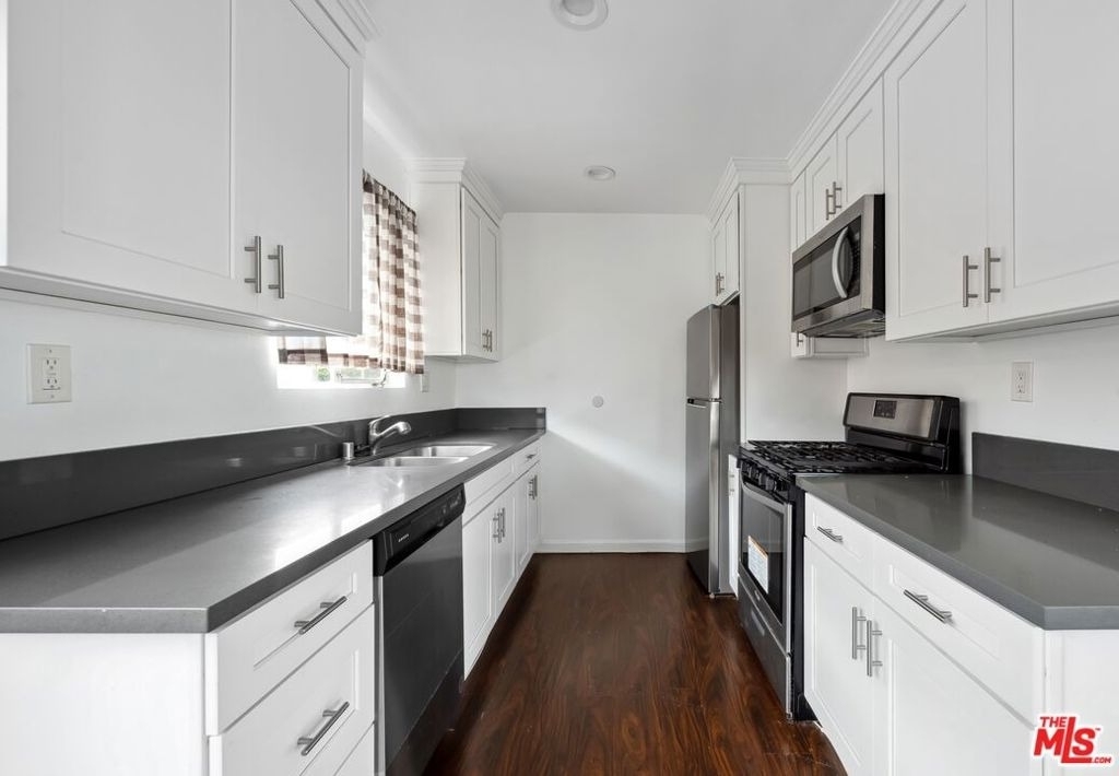 7550 Fountain - Photo 8
