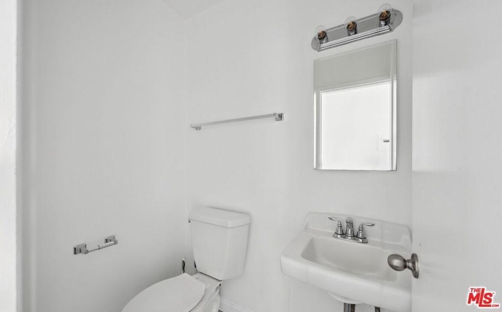 7550 Fountain - Photo 11
