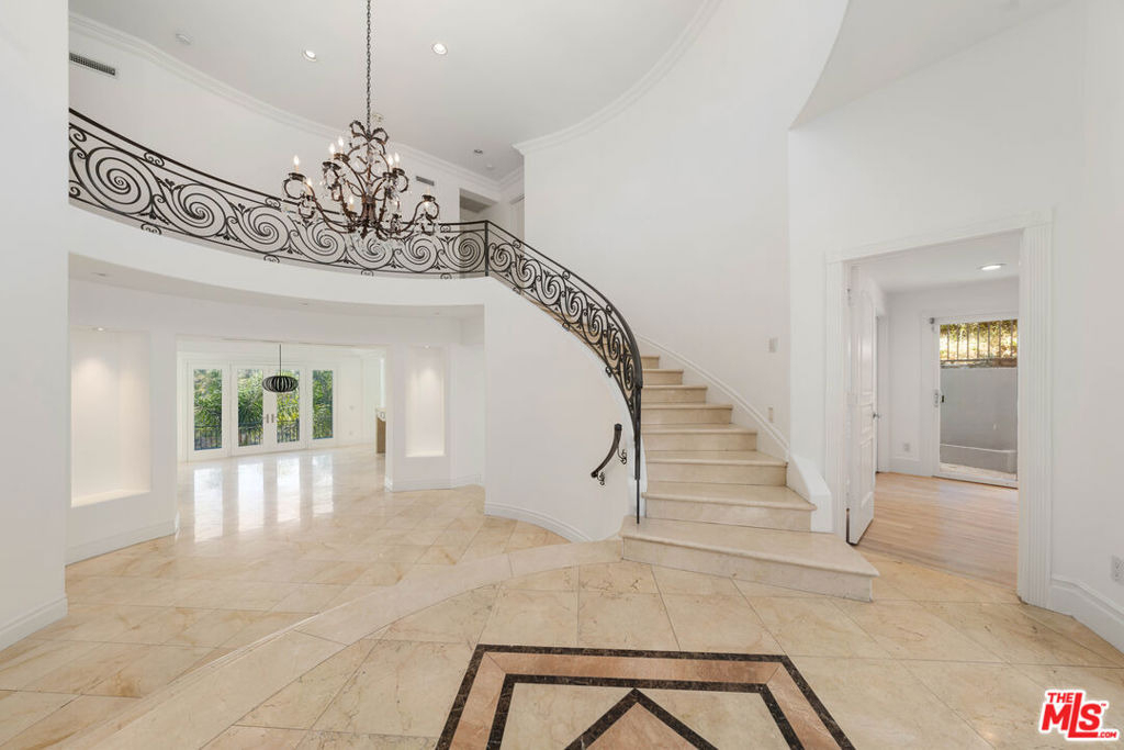1425 N Tigertail Road - Photo 3