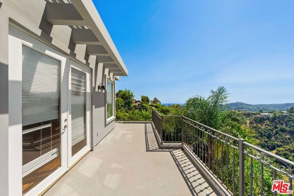 1425 N Tigertail Road - Photo 18