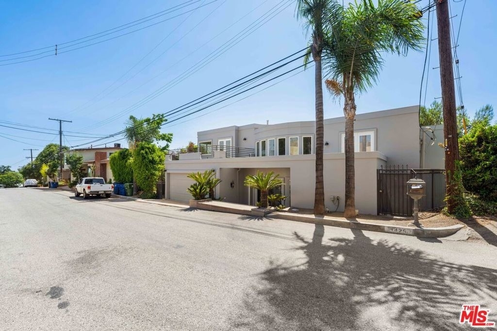 1425 N Tigertail Road - Photo 1