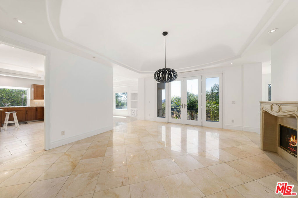 1425 N Tigertail Road - Photo 4
