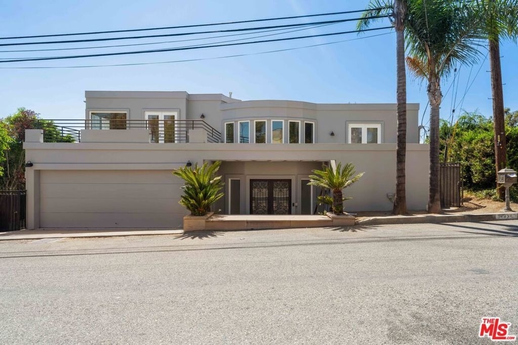 1425 N Tigertail Road - Photo 0