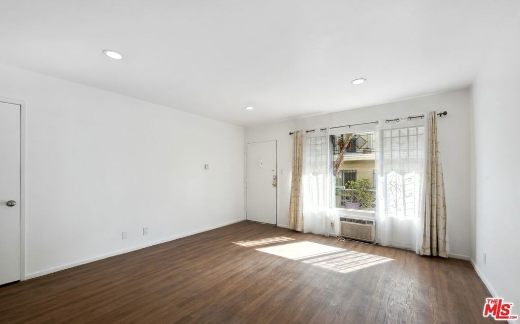 633 N Hayworth Avenue - Photo 3