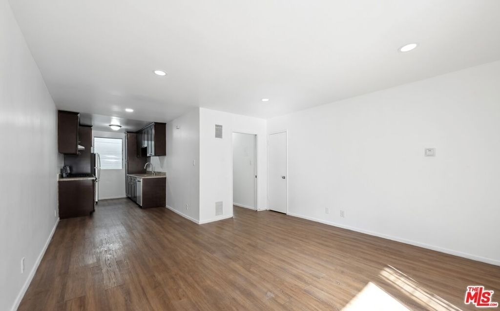 633 N Hayworth Avenue - Photo 4
