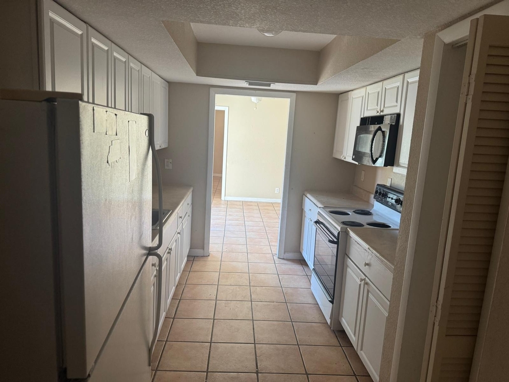 1430 N Stacy Street N - Photo 1