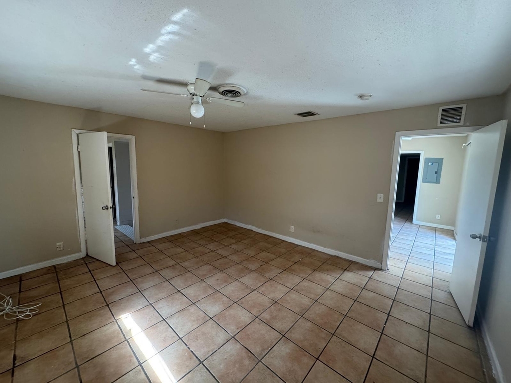 1430 N Stacy Street N - Photo 3