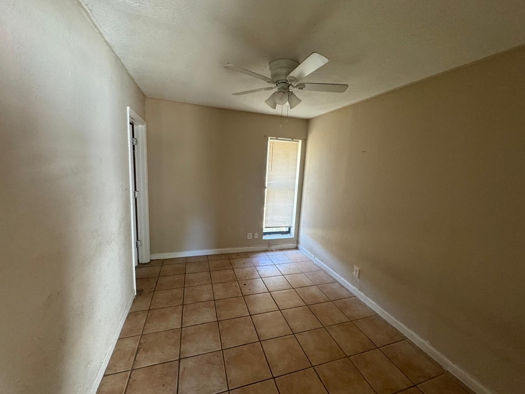 1430 N Stacy Street N - Photo 6