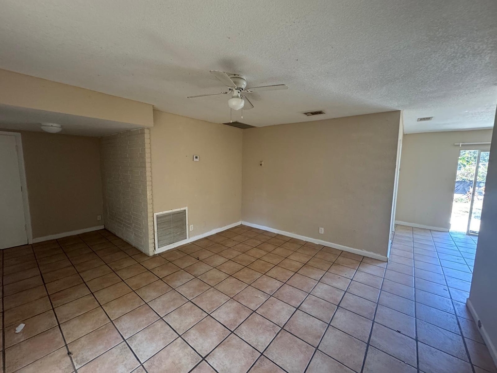 1430 N Stacy Street N - Photo 2
