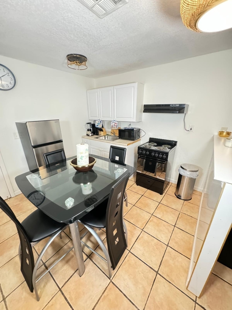 1430 N Stacy Street N - Photo 5