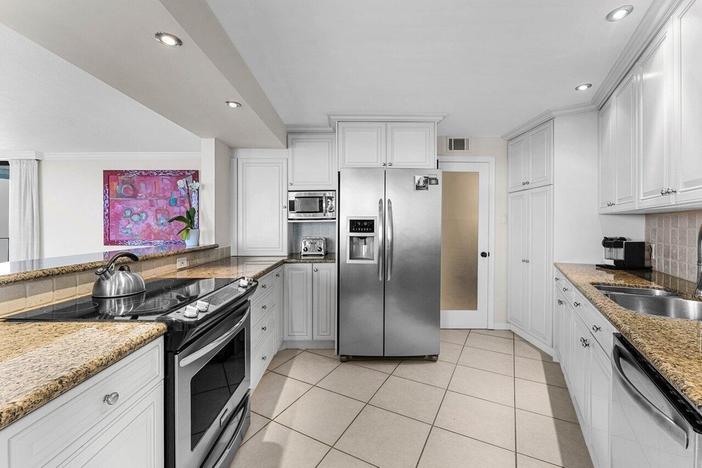 5420 N Ocean Drive - Photo 12