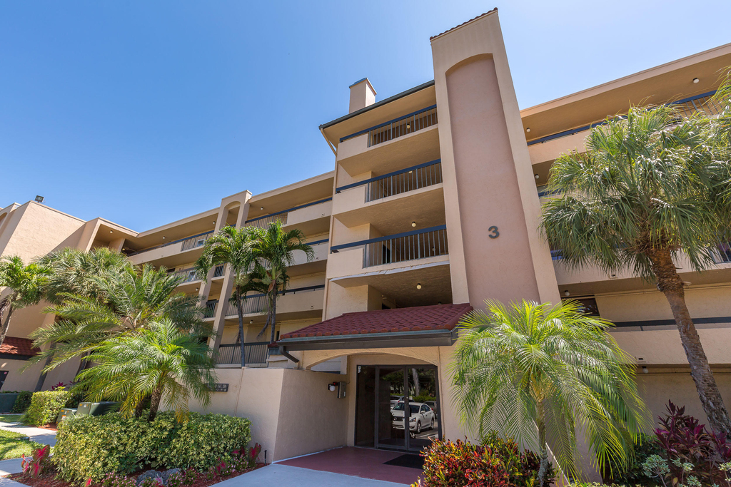 2455 Lindell Boulevard - Photo 16