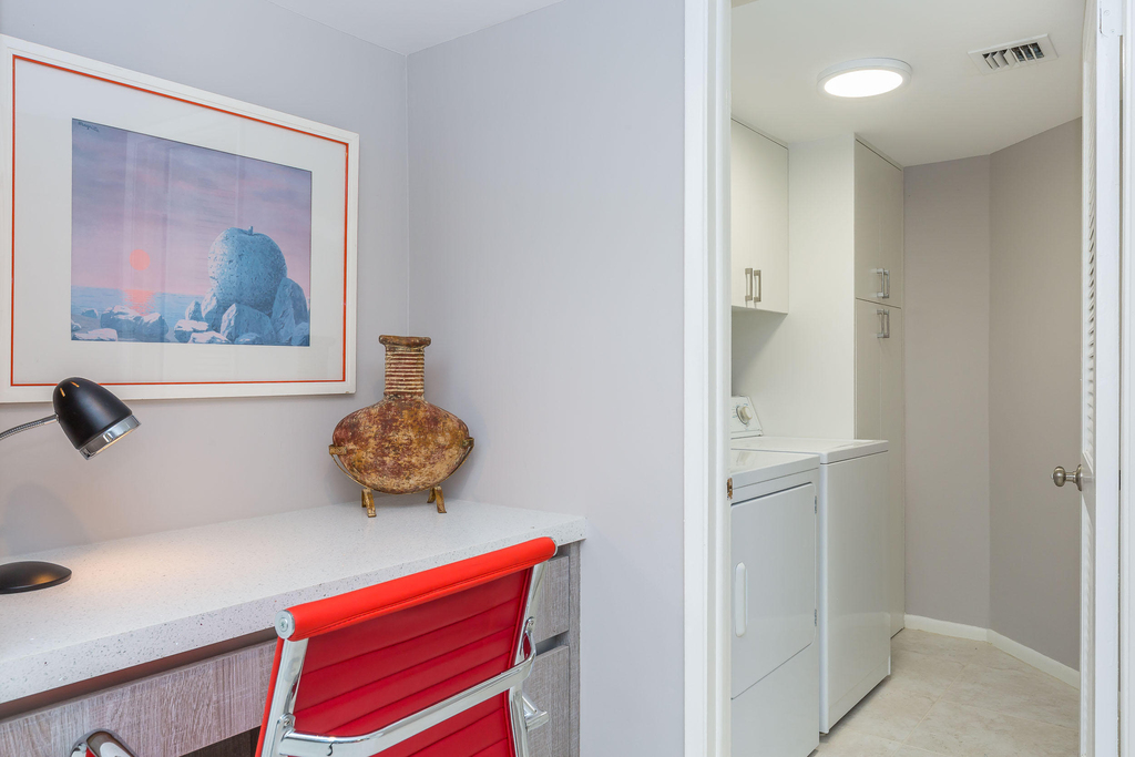 2455 Lindell Boulevard - Photo 4
