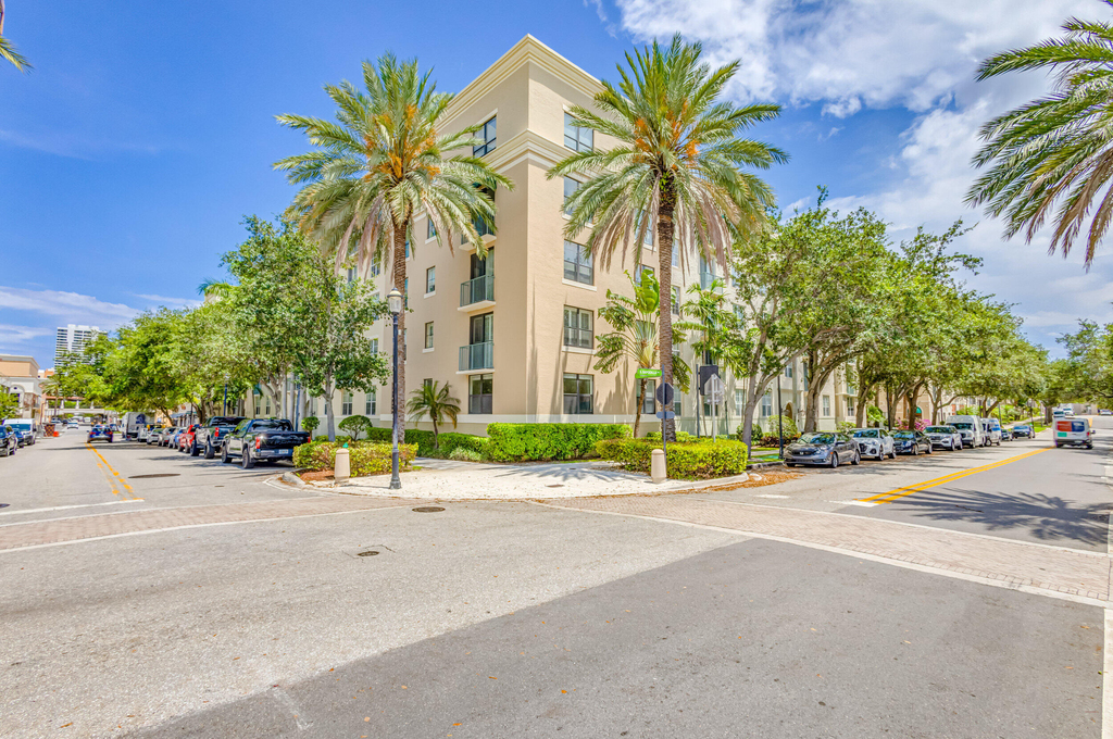630 S Sapodilla Avenue - Photo 0