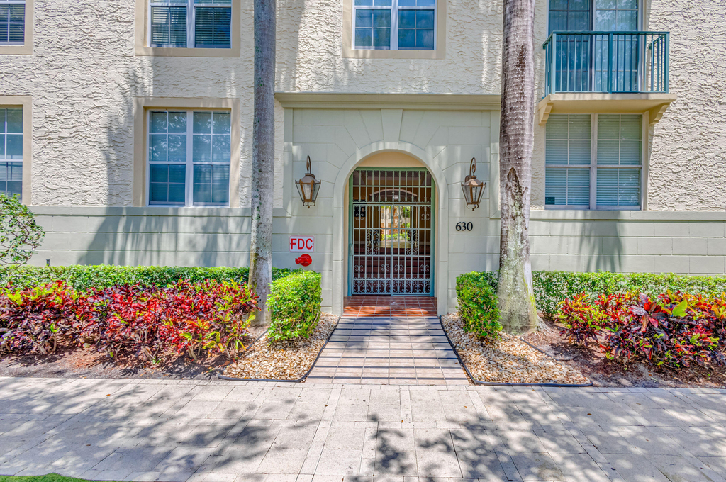 630 S Sapodilla Avenue - Photo 2
