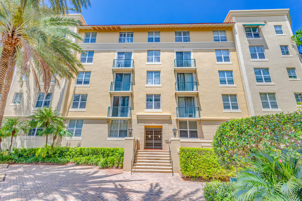 630 S Sapodilla Avenue - Photo 1