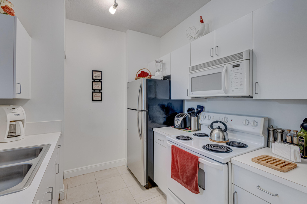 630 S Sapodilla Avenue - Photo 18