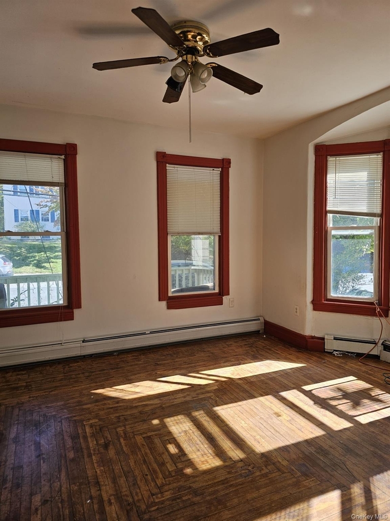 156 N Clinton Street N - Photo 2