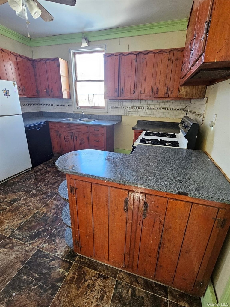 156 N Clinton Street N - Photo 5