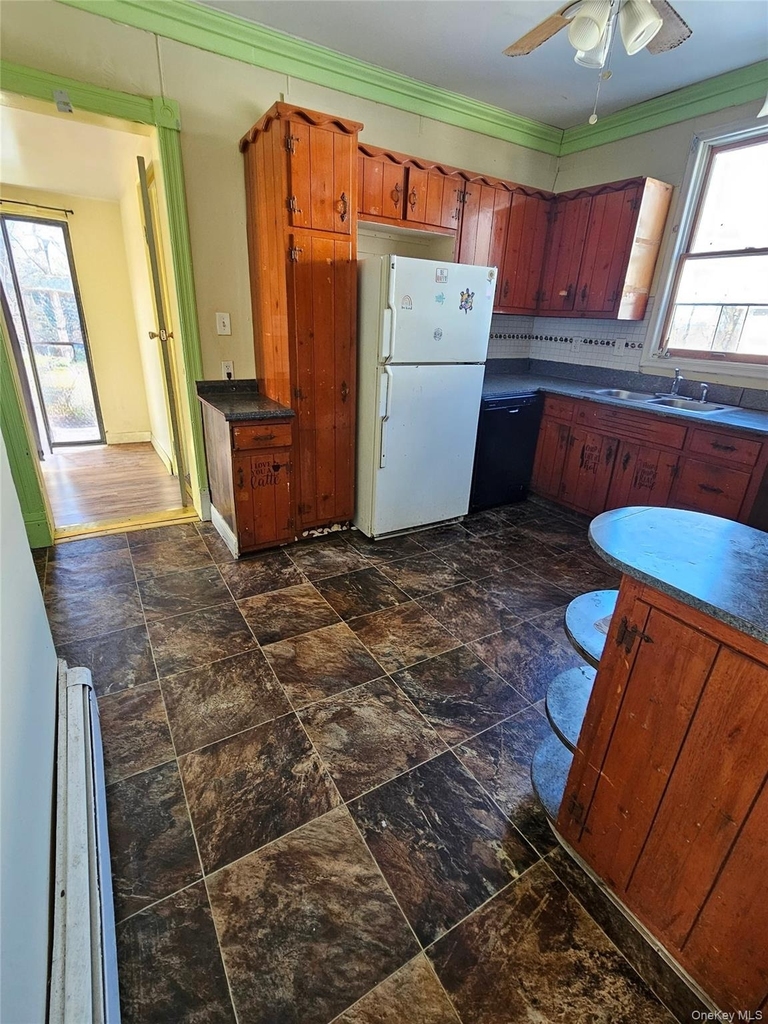 156 N Clinton Street N - Photo 4