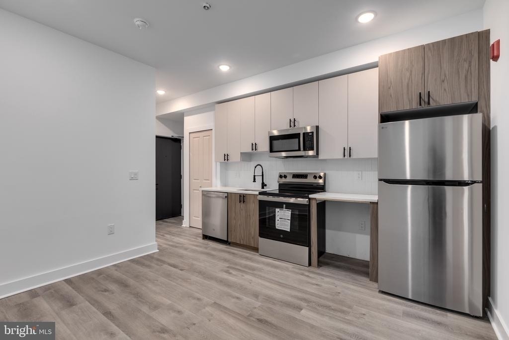 715 W Cumberland Street - Photo 2