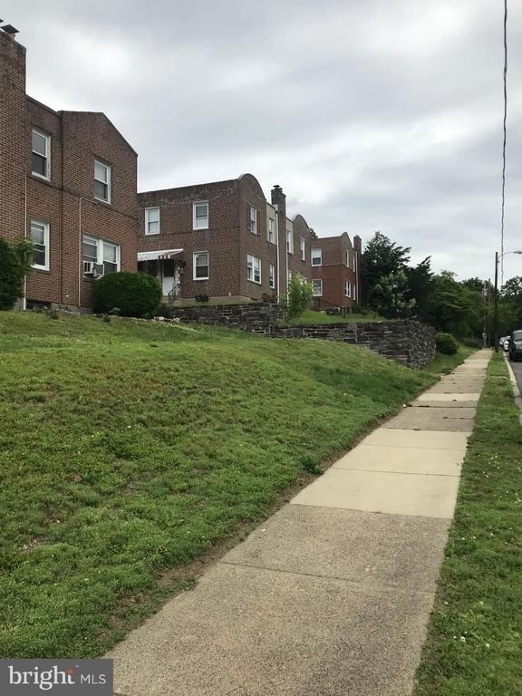 636 W Park Lane - Photo 2