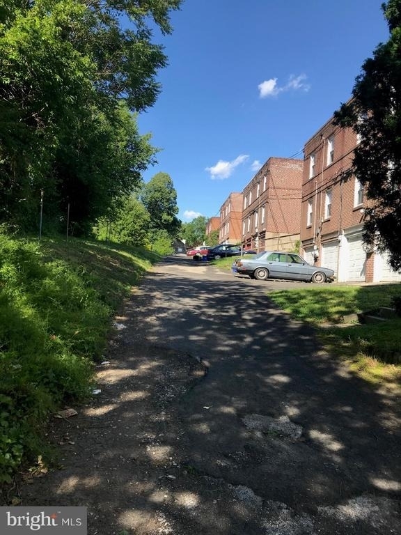 636 W Park Lane - Photo 3