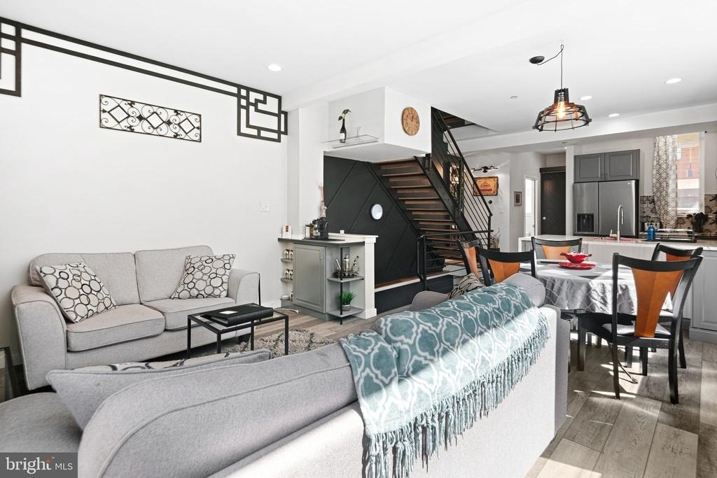 842 N Leithgow Street - Photo 4