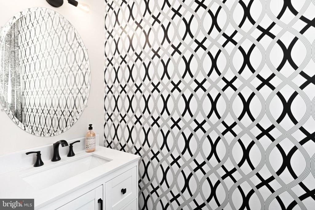 842 N Leithgow Street - Photo 3