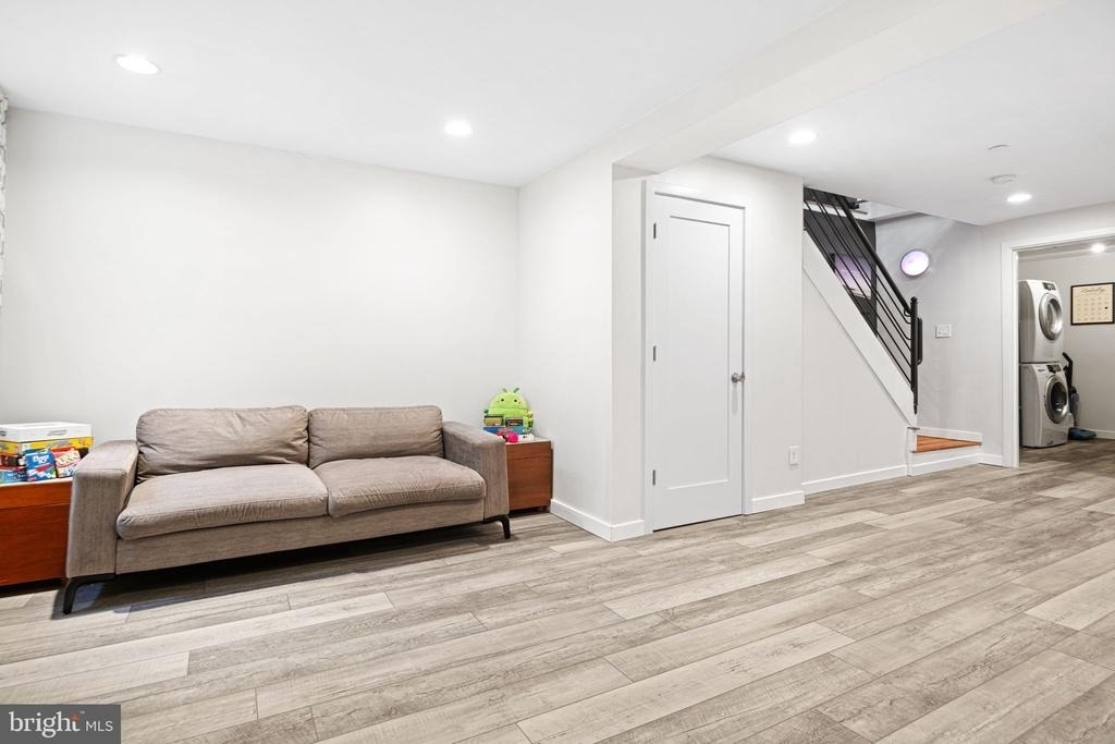 842 N Leithgow Street - Photo 23