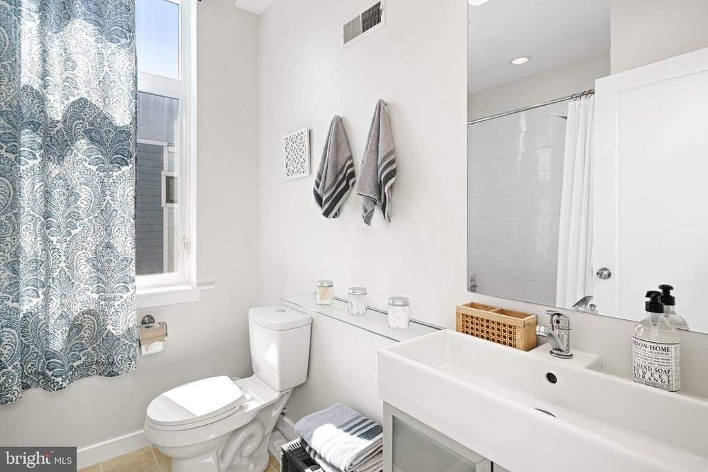 842 N Leithgow Street - Photo 18
