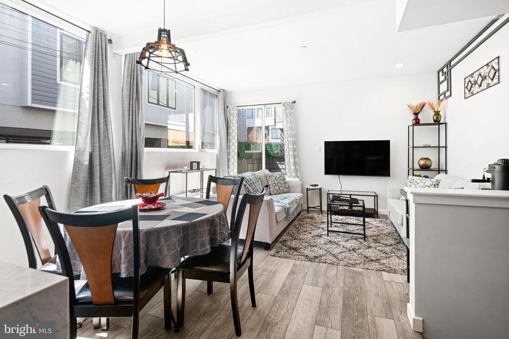 842 N Leithgow Street - Photo 2