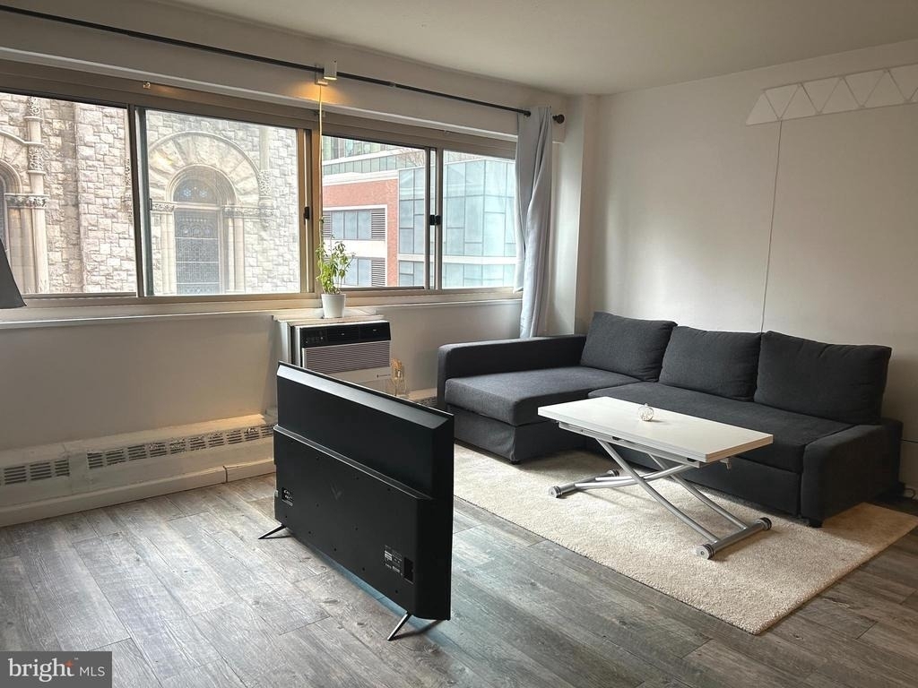 2101 Chestnut Street - Photo 1