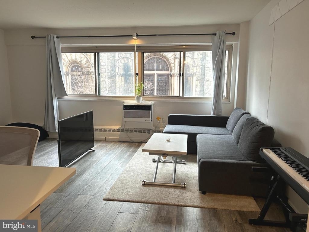 2101 Chestnut Street - Photo 0