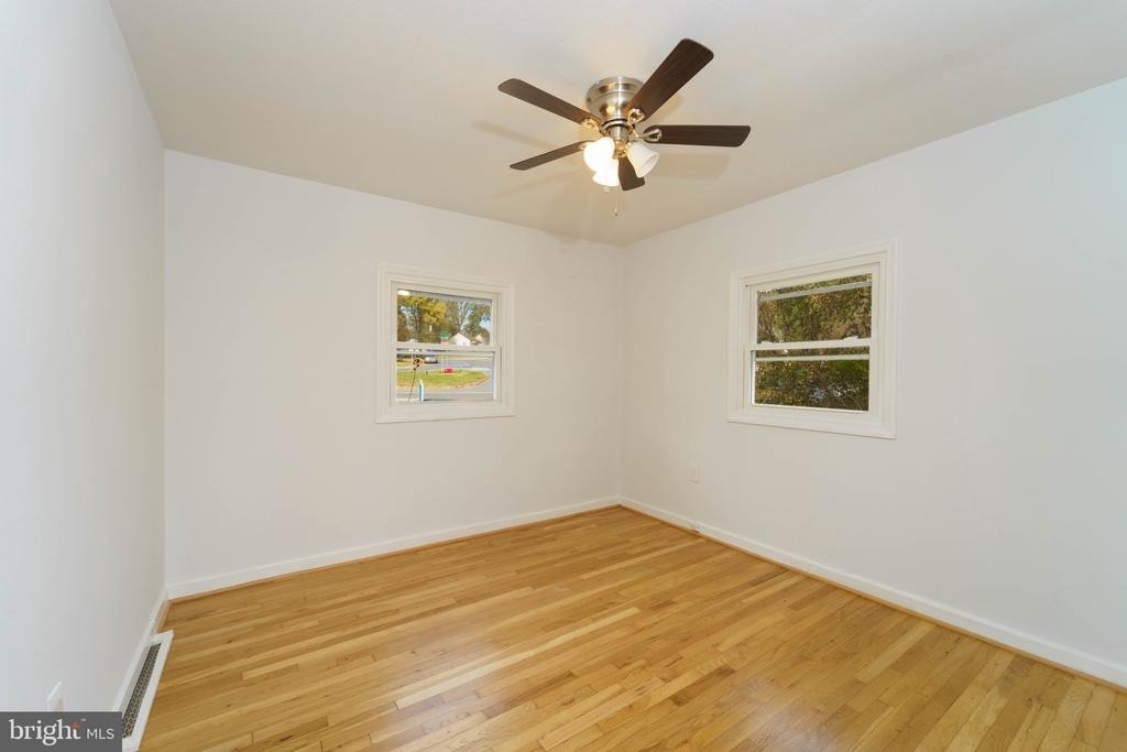 4400 Garrett Park Road - Photo 7