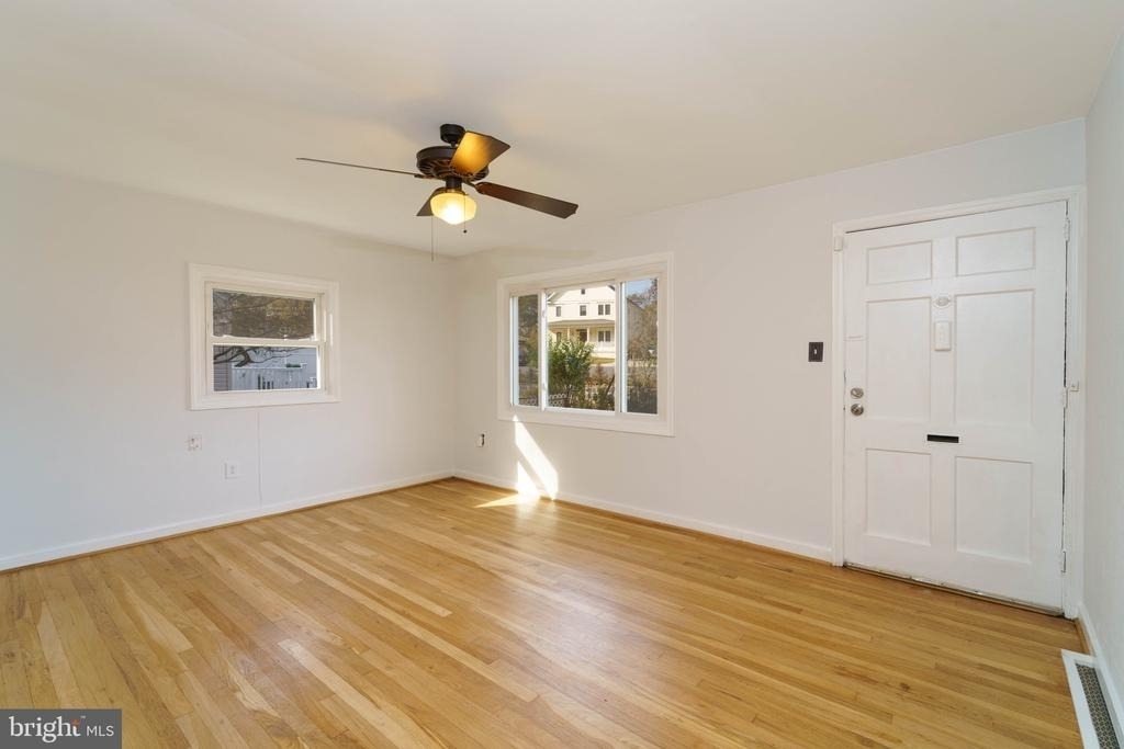 4400 Garrett Park Road - Photo 2