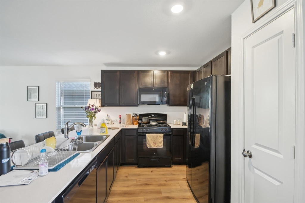 857 Powell St - Photo 9
