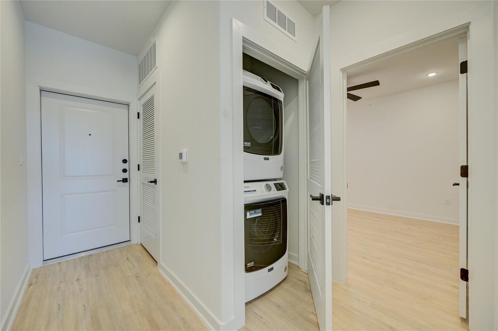 100 W Mockingbird Ln - Photo 11