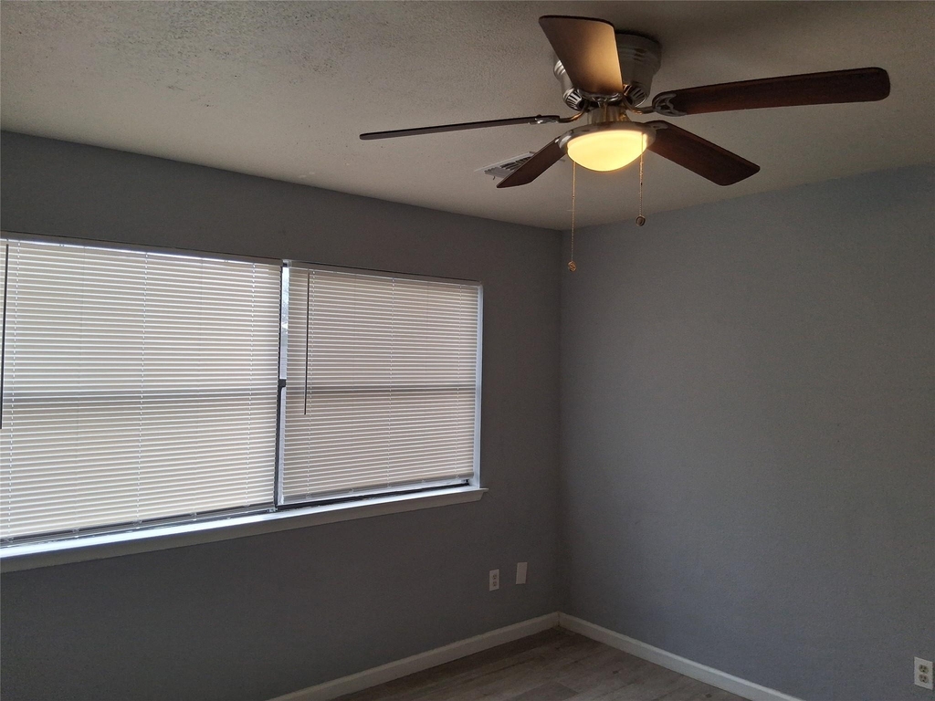 2807 W Slaughter Ln - Photo 8