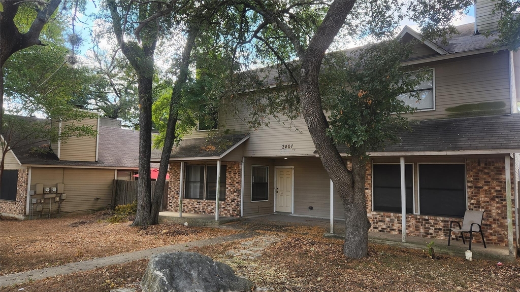 2807 W Slaughter Ln - Photo 0