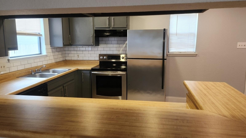 2807 W Slaughter Ln - Photo 17