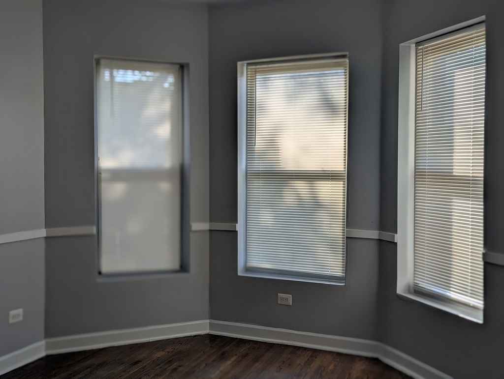 6401 S Saint Lawrence Avenue - Photo 1