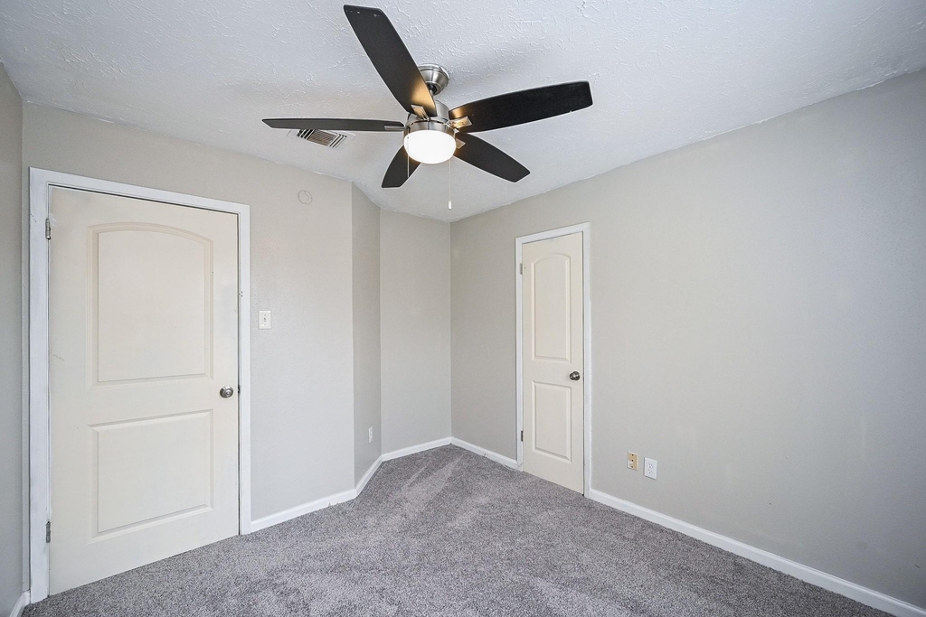 1114 Blue Diamond Drive - Photo 14