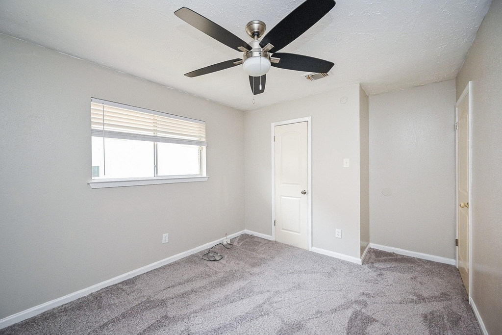 1114 Blue Diamond Drive - Photo 15