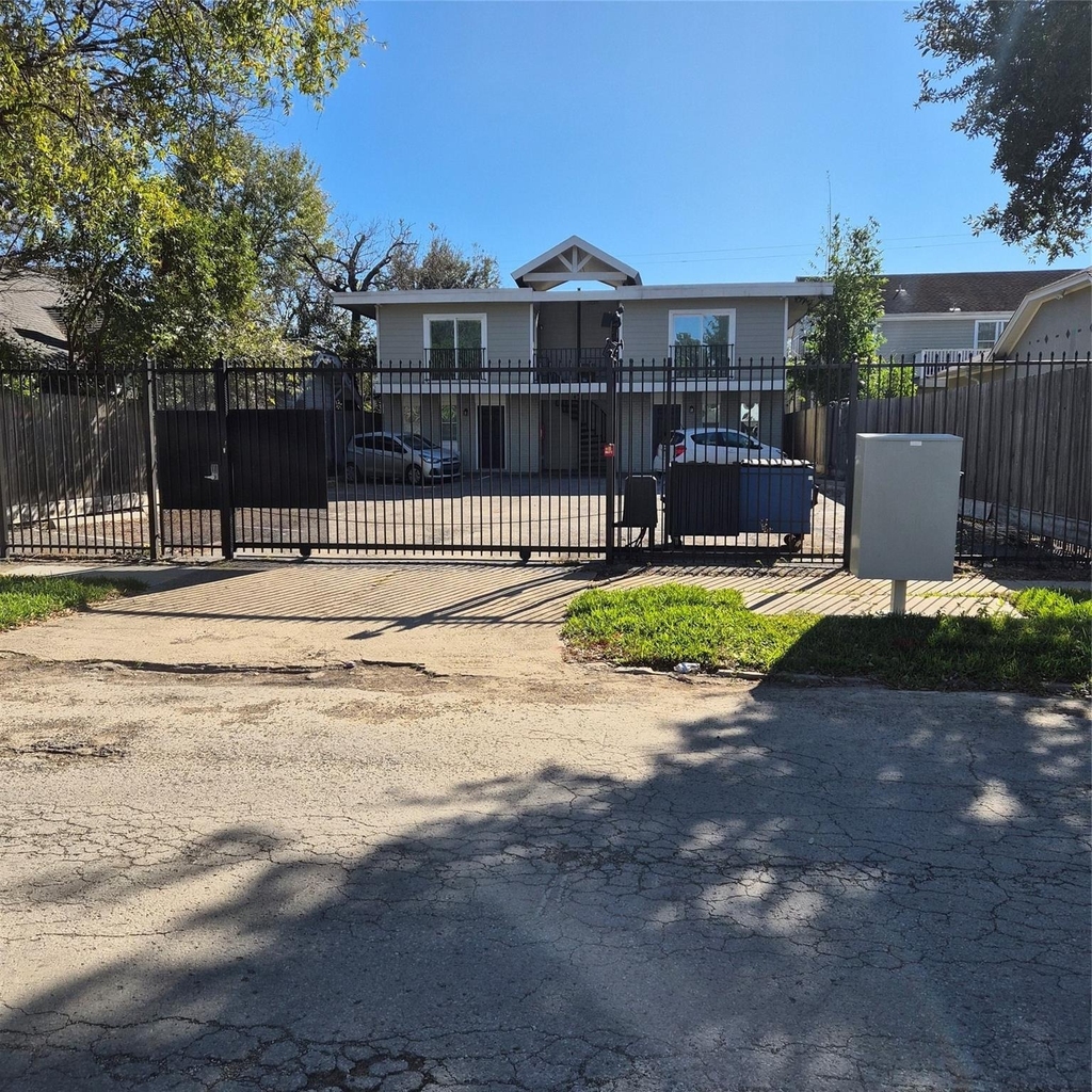 1421 Marshall Street - Photo 1