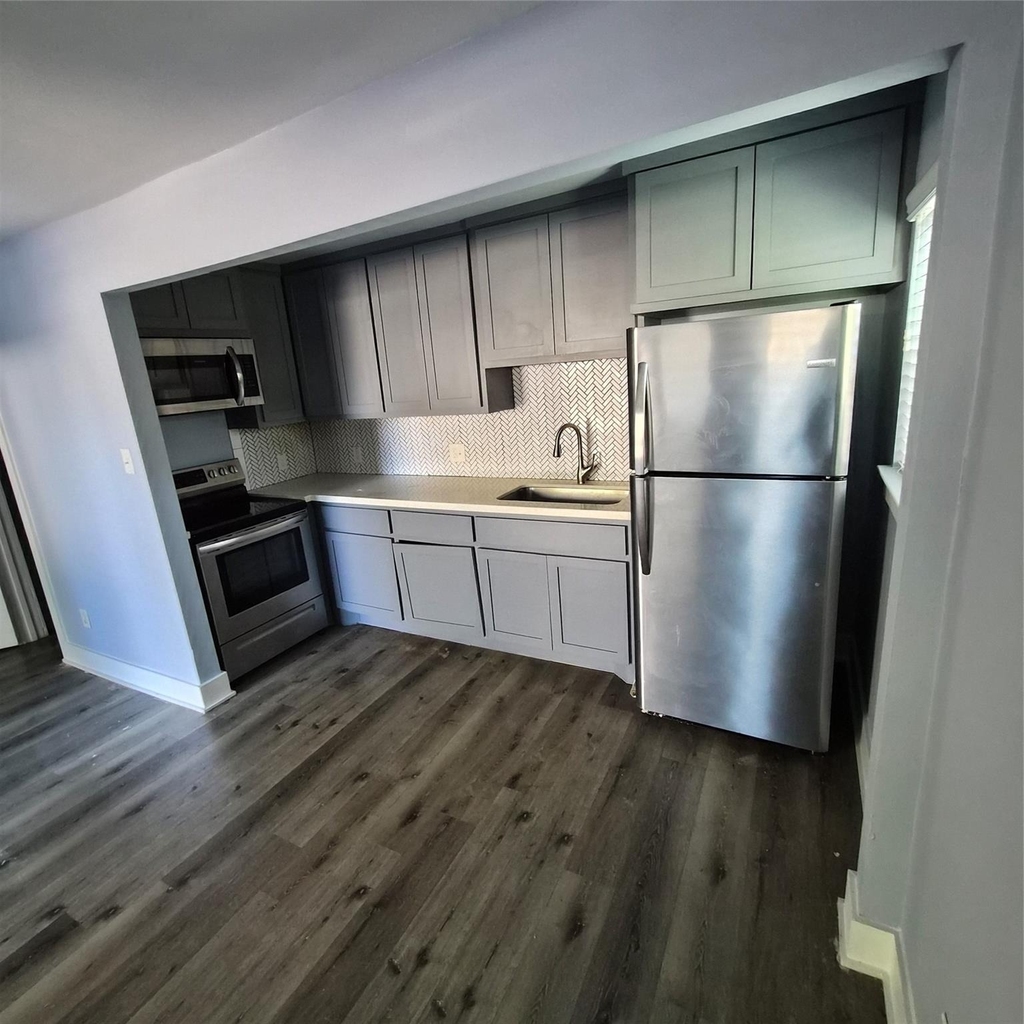 1421 Marshall Street - Photo 5