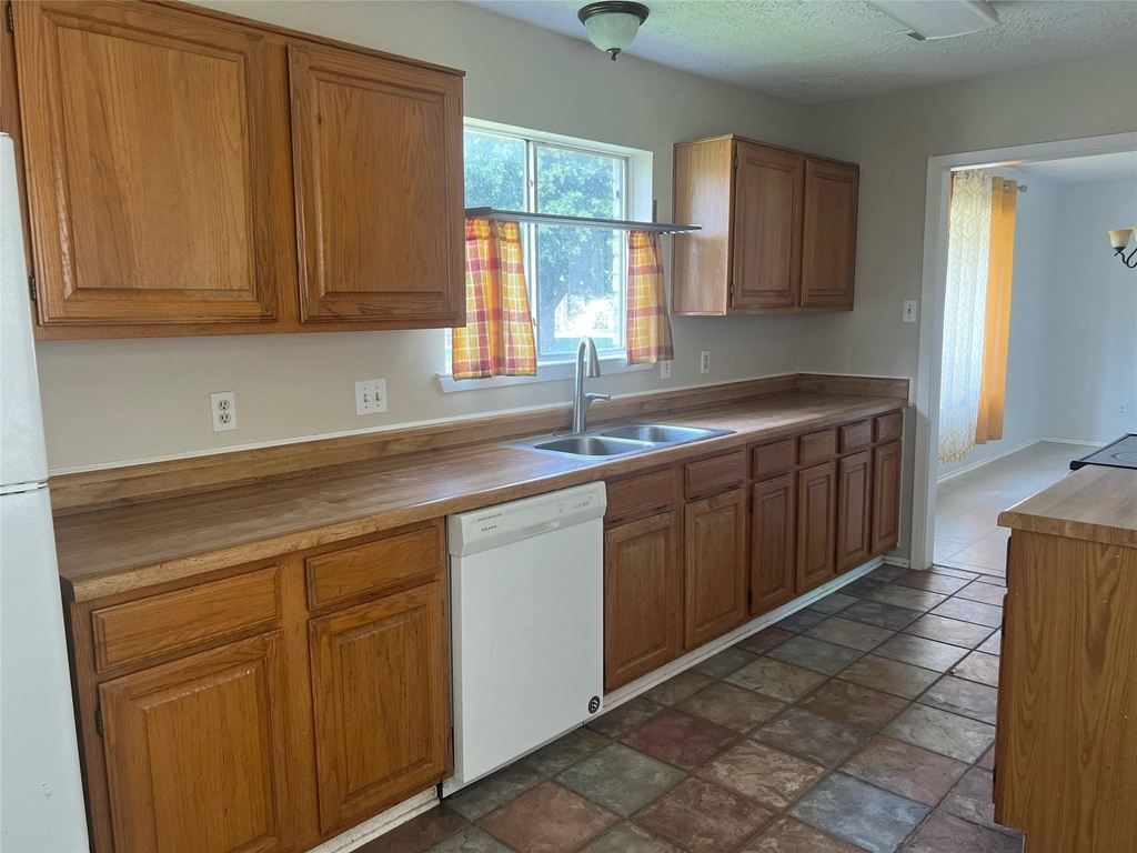 2134 Collingsfield Drive - Photo 5