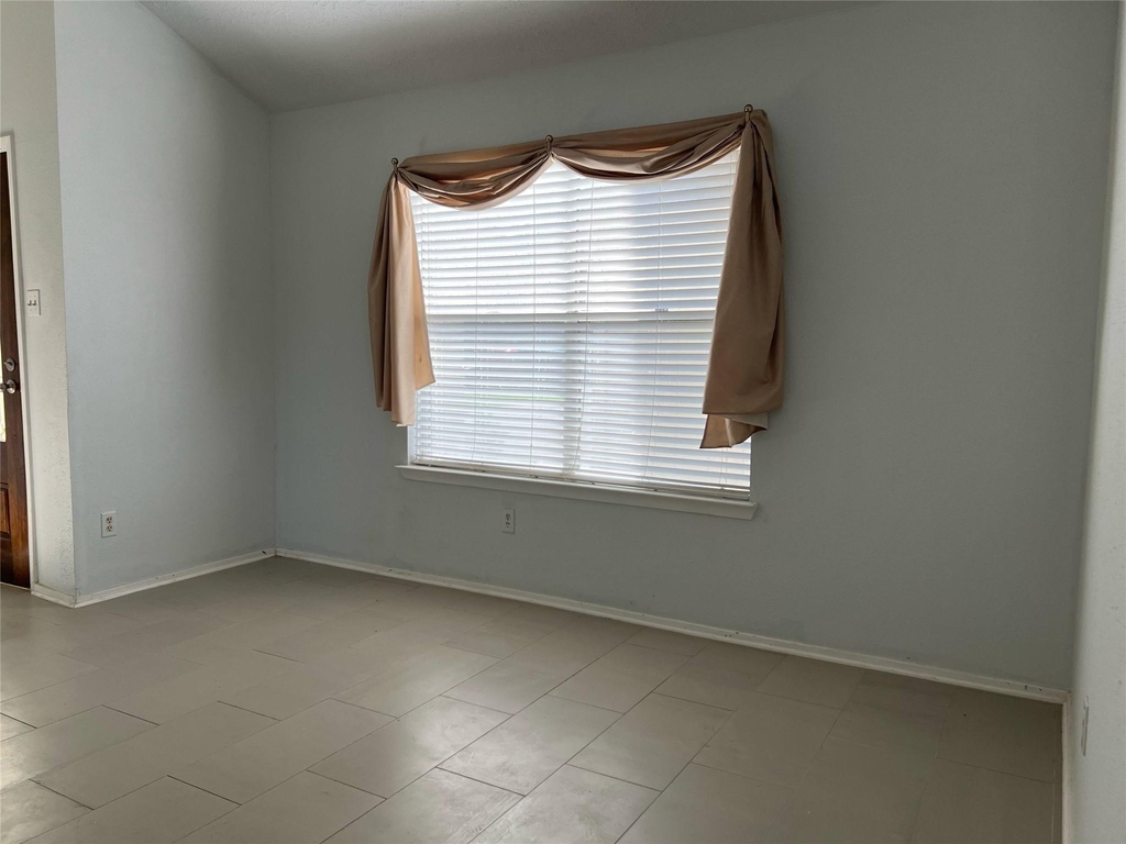 2134 Collingsfield Drive - Photo 3