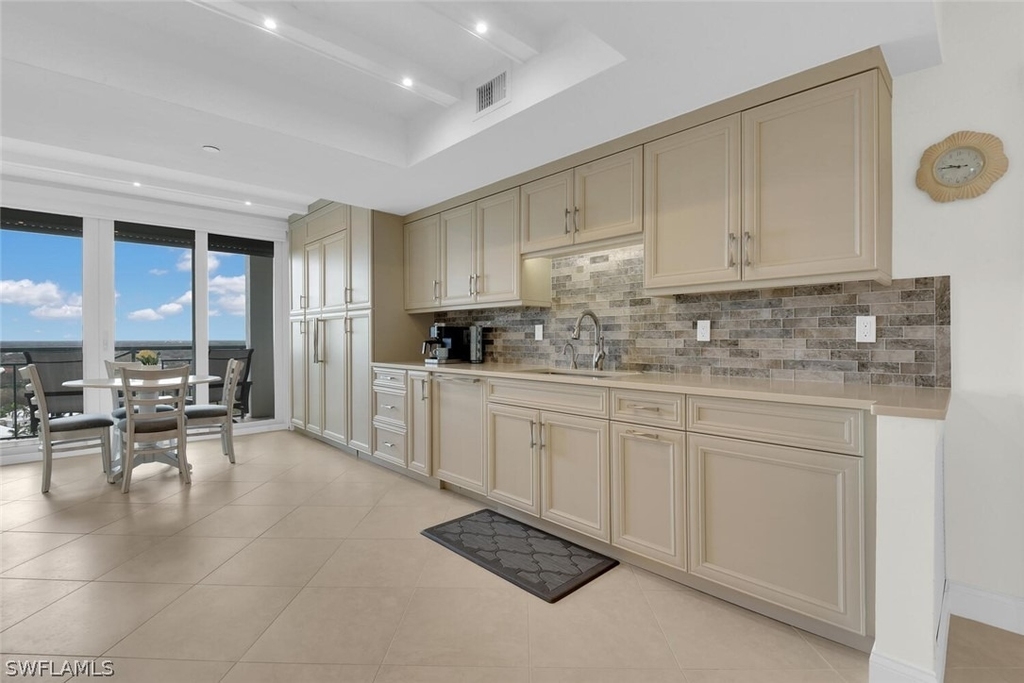 7515 Pelican Bay Boulevard - Photo 8
