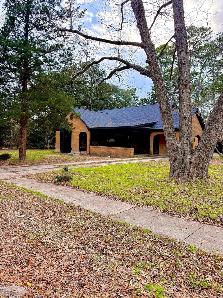300 Dunnam Avenue - Photo 2